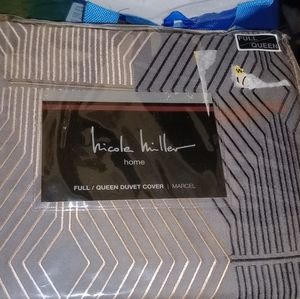 Full/queen sheets gray with gold and silver detailing